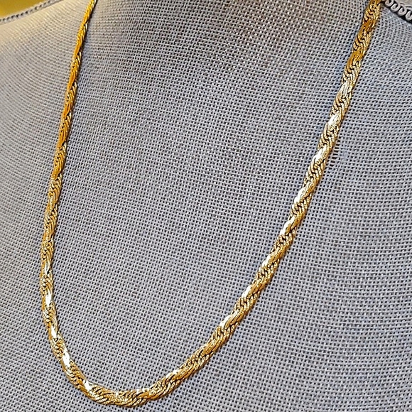 Trifari signature 24 inch gold tone necklace - Picture 2 of 6
